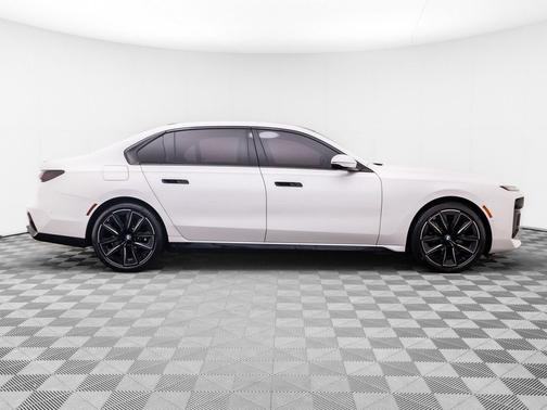 Mineral White Metallic 2023 BMW 760 i xDrive