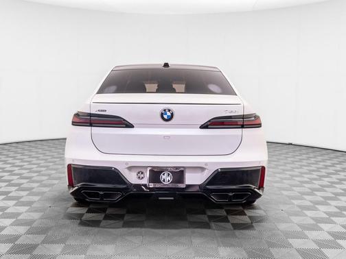 Mineral White Metallic 2023 BMW 760 i xDrive