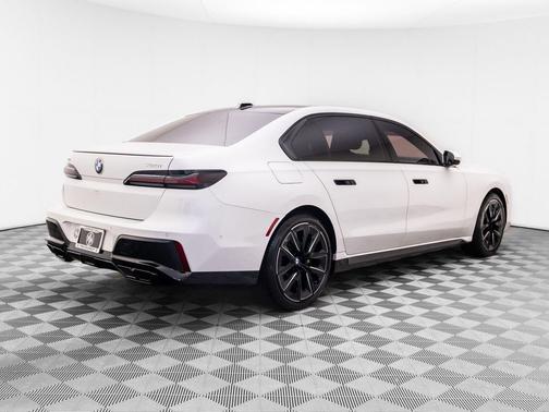 Mineral White Metallic 2023 BMW 760 i xDrive