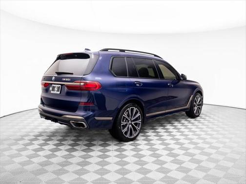 2022 BMW X7 M50i