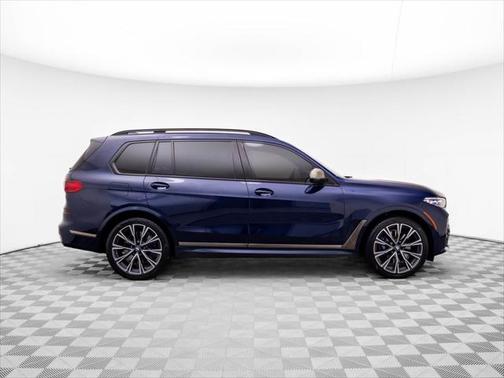 2022 BMW X7 M50i