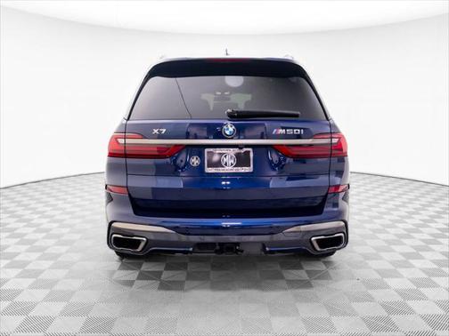2022 BMW X7 M50i