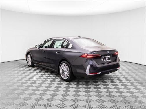 2025 BMW 530 i xDrive