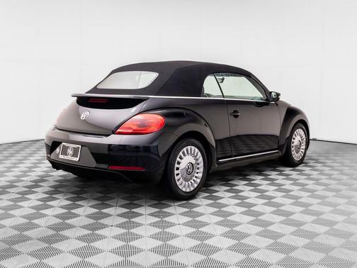 Black Uni/Black Roof 2014 Volkswagen Beetle 1.8T