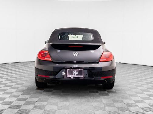 Black Uni/Black Roof 2014 Volkswagen Beetle 1.8T