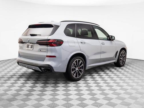 2025 BMW X5 M60i