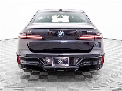 2025 BMW i7 M70