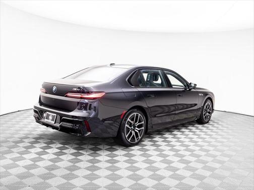 2025 BMW i7 M70