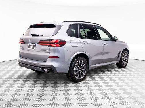 Skyscraper Grey Metallic 2026 BMW X5 xDrive40i