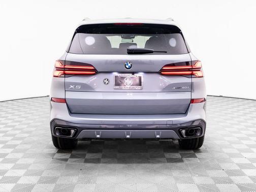 Skyscraper Grey Metallic 2026 BMW X5 xDrive40i
