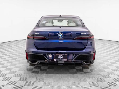 2026 BMW 750e i xDrive