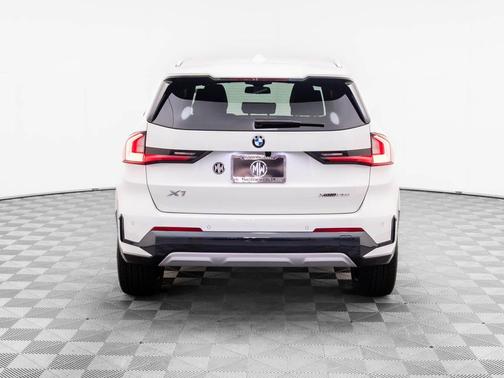 Alpine White 2026 BMW X1 xDrive28i