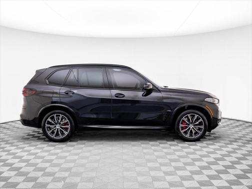 2025 BMW X5 M60i