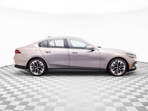 2025 BMW 540 i xDrive