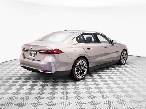 2025 BMW 540 i xDrive