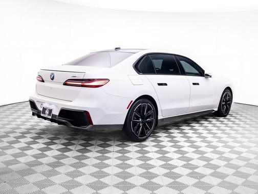 Alpine White 2023 BMW i7 xDrive60