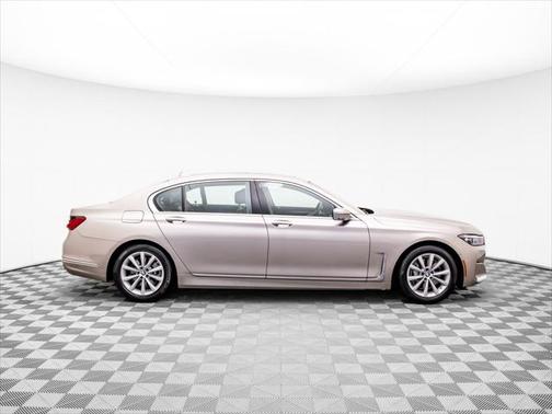 2022 BMW 740 i xDrive