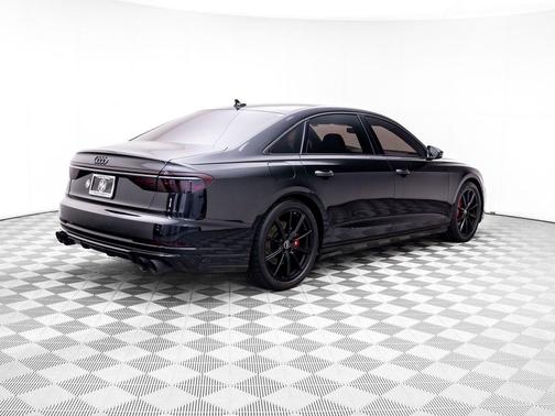 Mythos Black Metallic 2023 Audi S8 4.0T