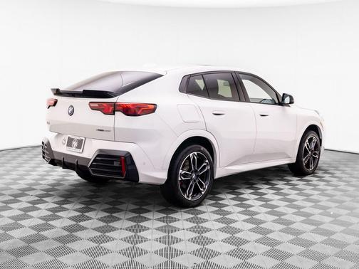 Alpine White 2026 BMW X2 xDrive28i