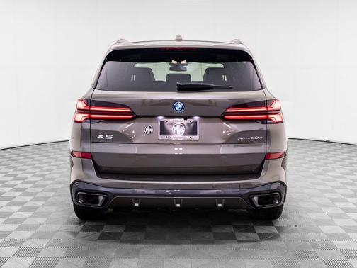 Manhattan Green Metallic 2026 BMW X5 PHEV xDrive50e