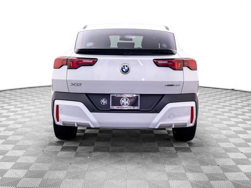 White Metallic 2025 BMW X2 xDrive28i
