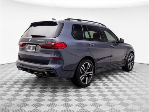 2022 BMW X7 M50i