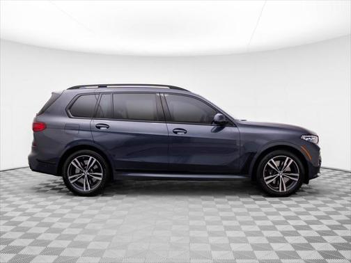 2022 BMW X7 M50i