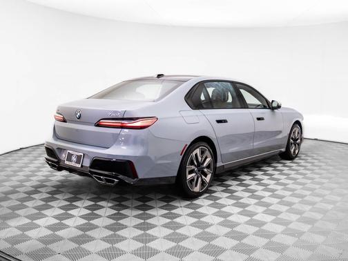 2023 BMW 760 i xDrive