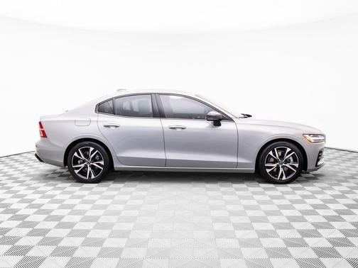 2024 Volvo S60 B5 Core Dark Theme