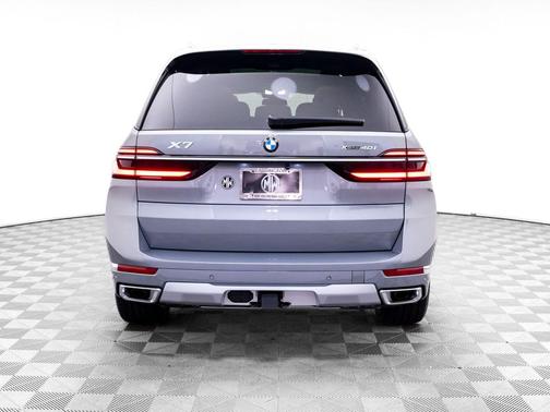 Skyscraper Grey Metallic 2026 BMW X7 xDrive40i