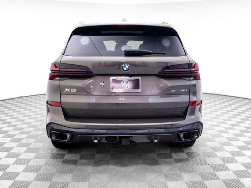 Manhattan Green Metallic 2026 BMW X5 xDrive40i