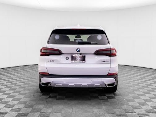 Mineral White Metallic 2022 BMW X5 xDrive40i
