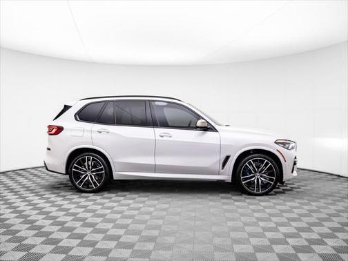 2022 BMW X5 M50i