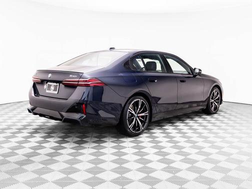 Carbon Black Metallic 2027 BMW 530 i xDrive