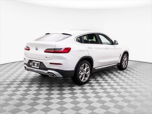 2025 BMW X4 xDrive30i