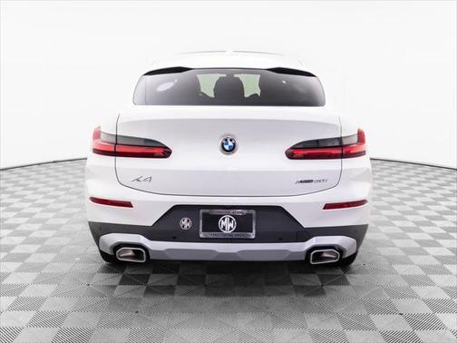 2025 BMW X4 xDrive30i