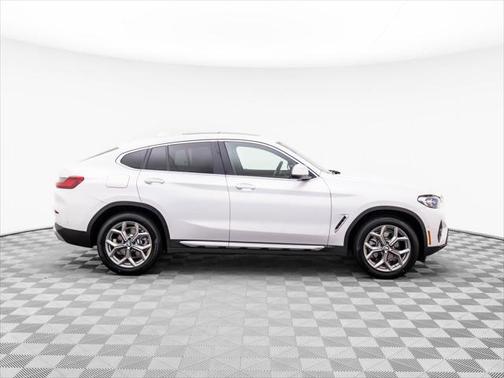 2025 BMW X4 xDrive30i