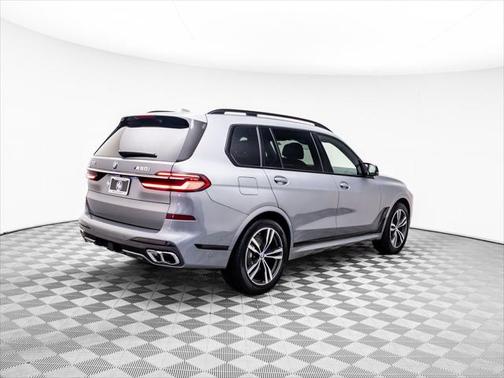 2025 BMW X7 M60i
