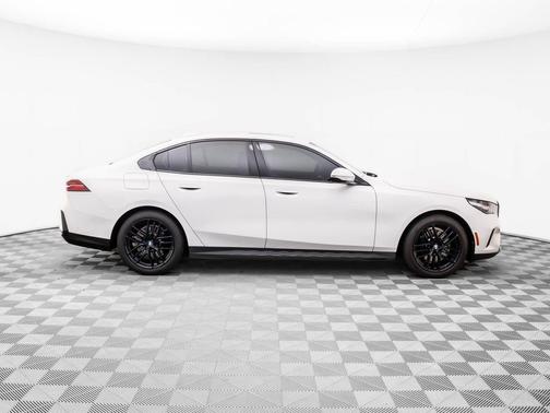 2024 BMW 530 i xDrive