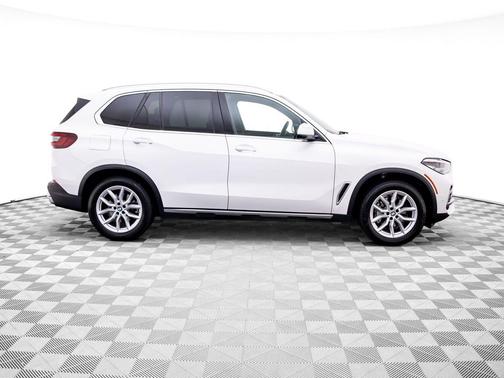 Alpine White 2023 BMW X5 xDrive40i