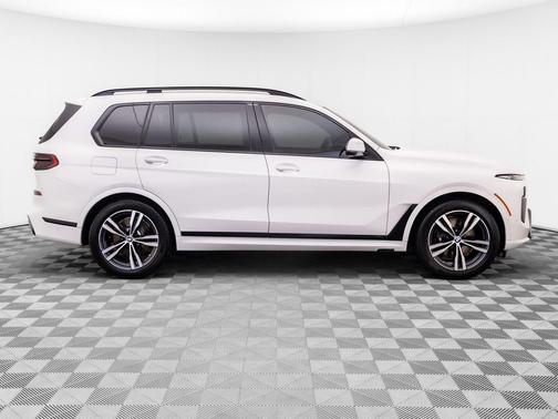 Alpine White 2024 BMW X7 xDrive40i
