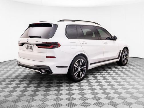 Alpine White 2024 BMW X7 xDrive40i