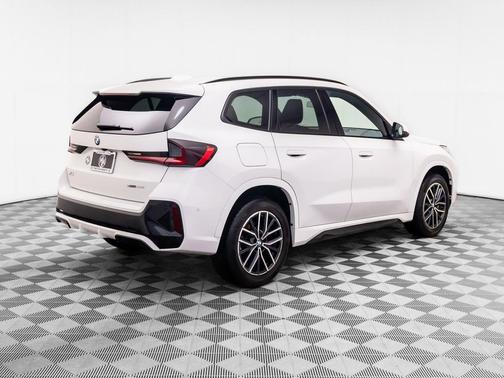 Alpine White 2024 BMW X1 xDrive28i