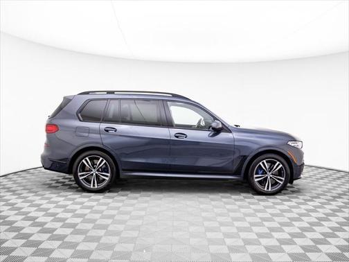 2022 BMW X7 M50i