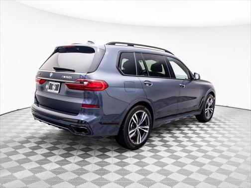 2022 BMW X7 M50i