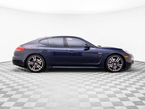 2016 Porsche Panamera 4 Edition