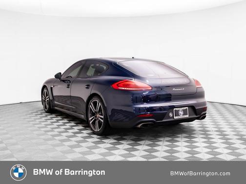 2016 Porsche Panamera 4 Edition