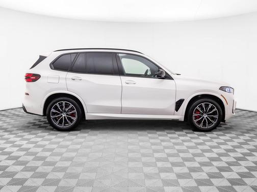 2025 BMW X5 M60i