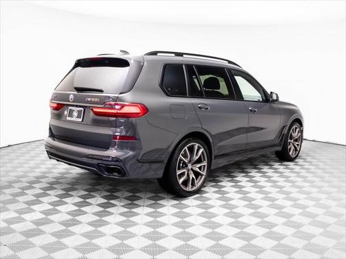 2022 BMW X7 M50i