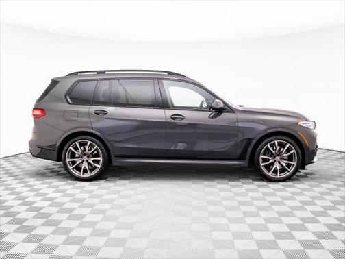 2022 BMW X7 M50i